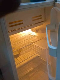 ثلاجه ميديا 5 قدم مكتبيه او غرف نوم   بعدها بل كارتونه استعمال اقل شهر...