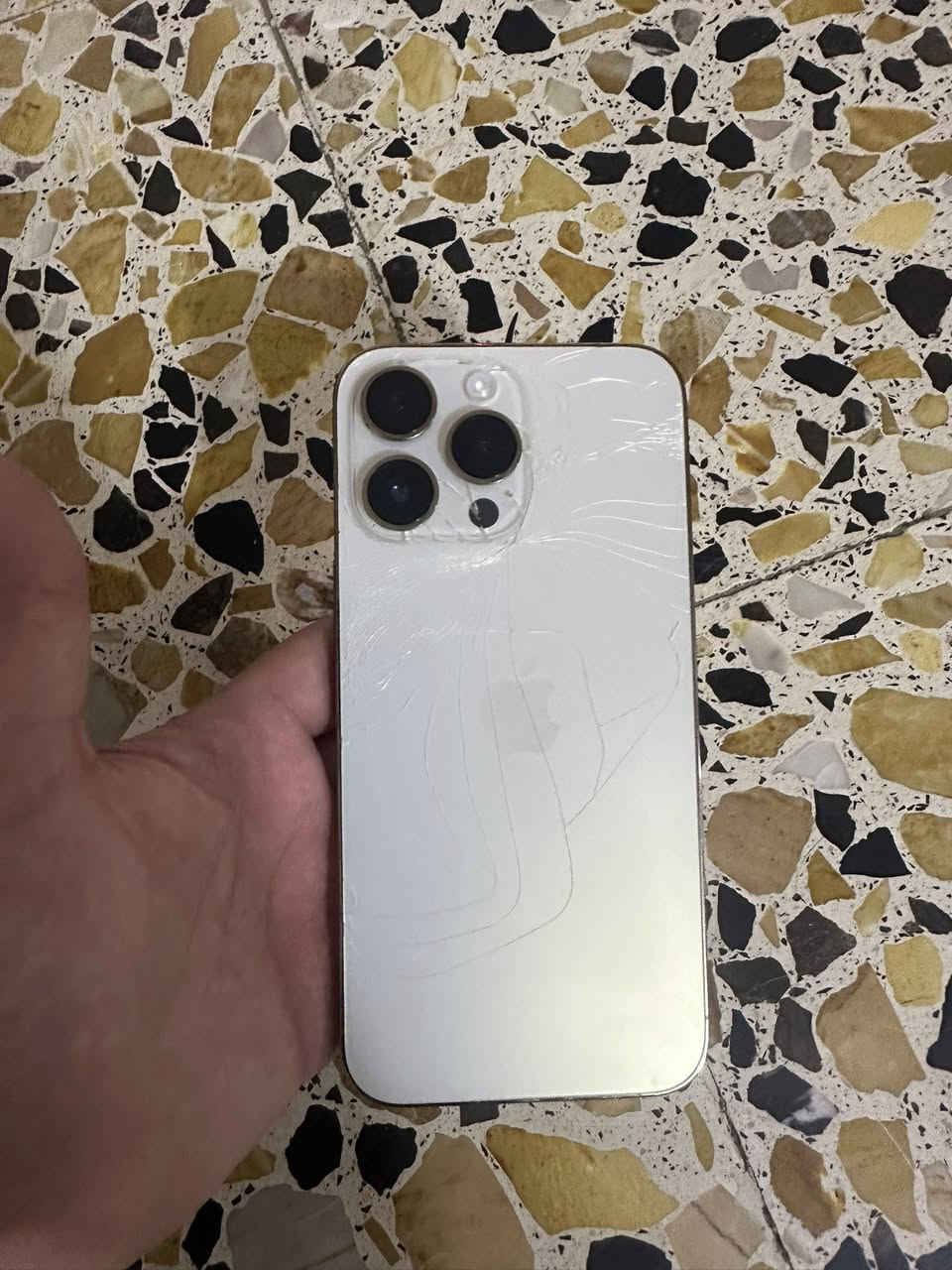 سلام عليكم ايفون١٤ ذاكرة٥١٢ بطارية٨٧ الجهاز جديد بي بس الضهر مفطور والباقي كلة جديد مكاني بغداد الحرية***********
