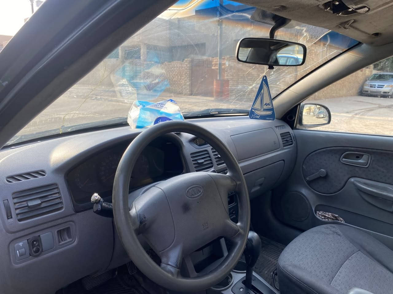 السلام عليكم كيا ريو ٢٠٠٥ السياره جاهزه خير من الله رقمه صدامي تحويل ثاني يوم سعر السياره ٤٩ وبيه مجال العنوان بغداد البياع ***********
