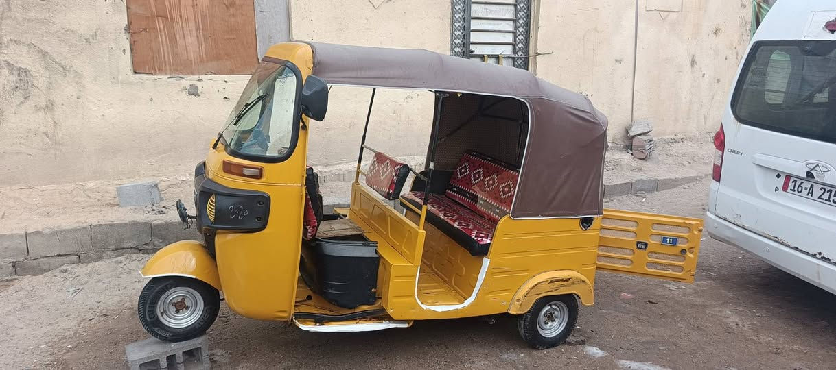 سلام عليكم تكتك للبيع باجات مديل٢٠٢٠جاهزه مكينه مجفته معمره وبيه صبغ رقم أنكليزي ظال على أستلام لوحات لسعر(٤٨٠٠) ***********) بكاني بصره خمس ميل
