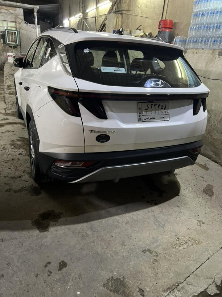 من رخصة الادمن المحترم توسان موديل 2024 تفاصيل السيارة
خليجية مواصفات كراسي كهرباء داخل ابيض 
ماشية 30 الف مكفولة بارد وصبغ بيها رصعة بسيطة وشخوط موضحات بلصور نظيفة وحلوة 
مكاني بغداد الكريعات 
***********
سعر السيارة 21.600 $
