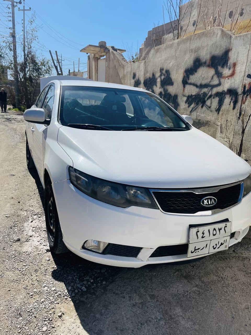 السلام علیكم
سیڕاتۆ  مۆدیل ٢٠١٢ 
گێر عادی
٧ گێر مه‌رغوب 
سه‌نه‌وی تا نزیك ٢٠٢٧ 
گێر مه‌كینه‌ ته‌بریت سارد وگه‌رم به‌شه‌رت
توند وتۆڵه‌
مه‌كینه‌ نه‌كرایته‌وه‌
٣ پارچه‌و نیو بۆیاغه‌ بێ ناوگرتن
***********
