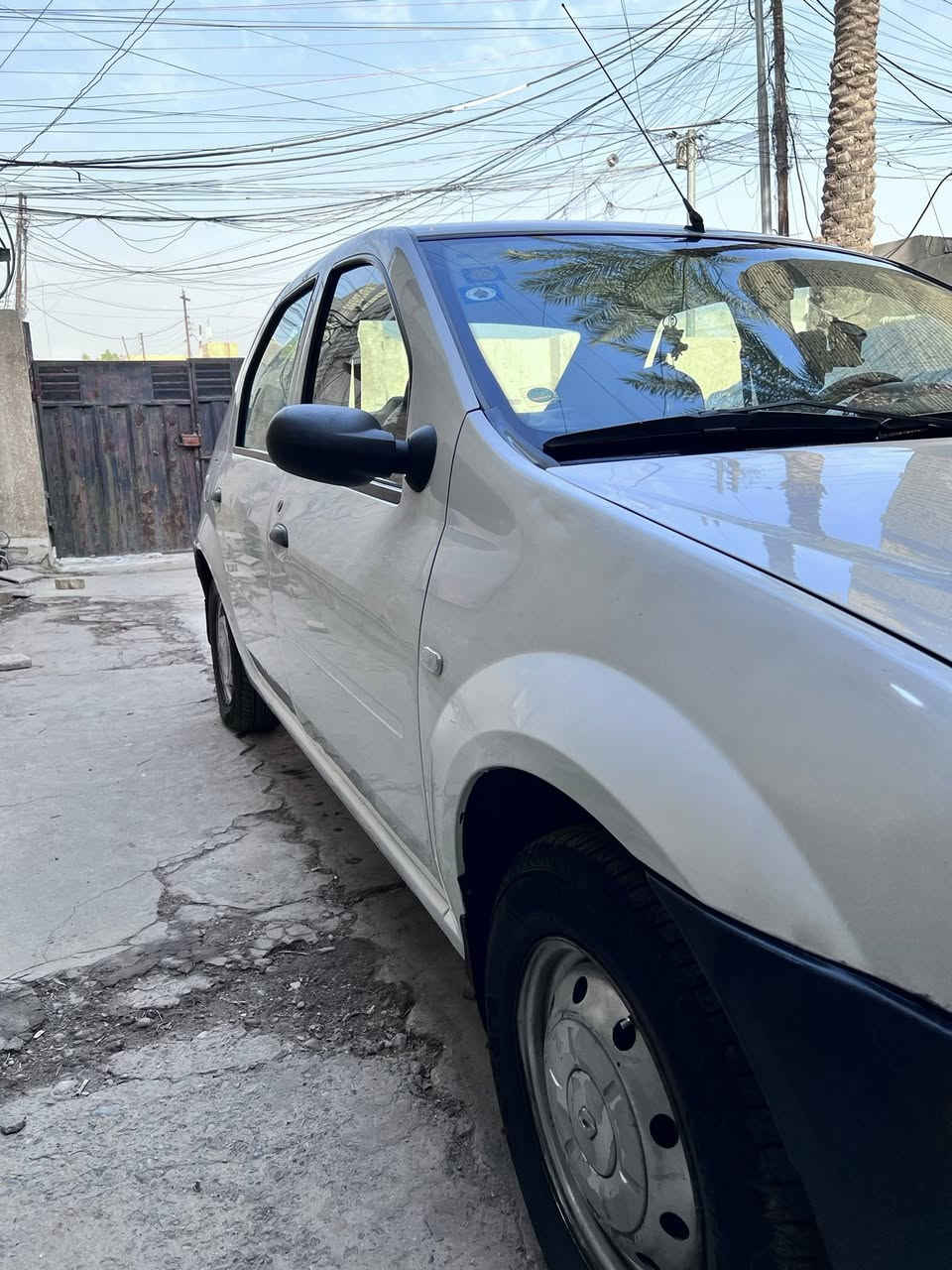 السلام عليكم
رينو لوكان 2009
سيارة نظيفة وبدون ضربة  بيها رصعات بسيطة 
ترايك وين متريد 
السعر 60 ورقة وبيها مجال بسيط جداً 
***********

