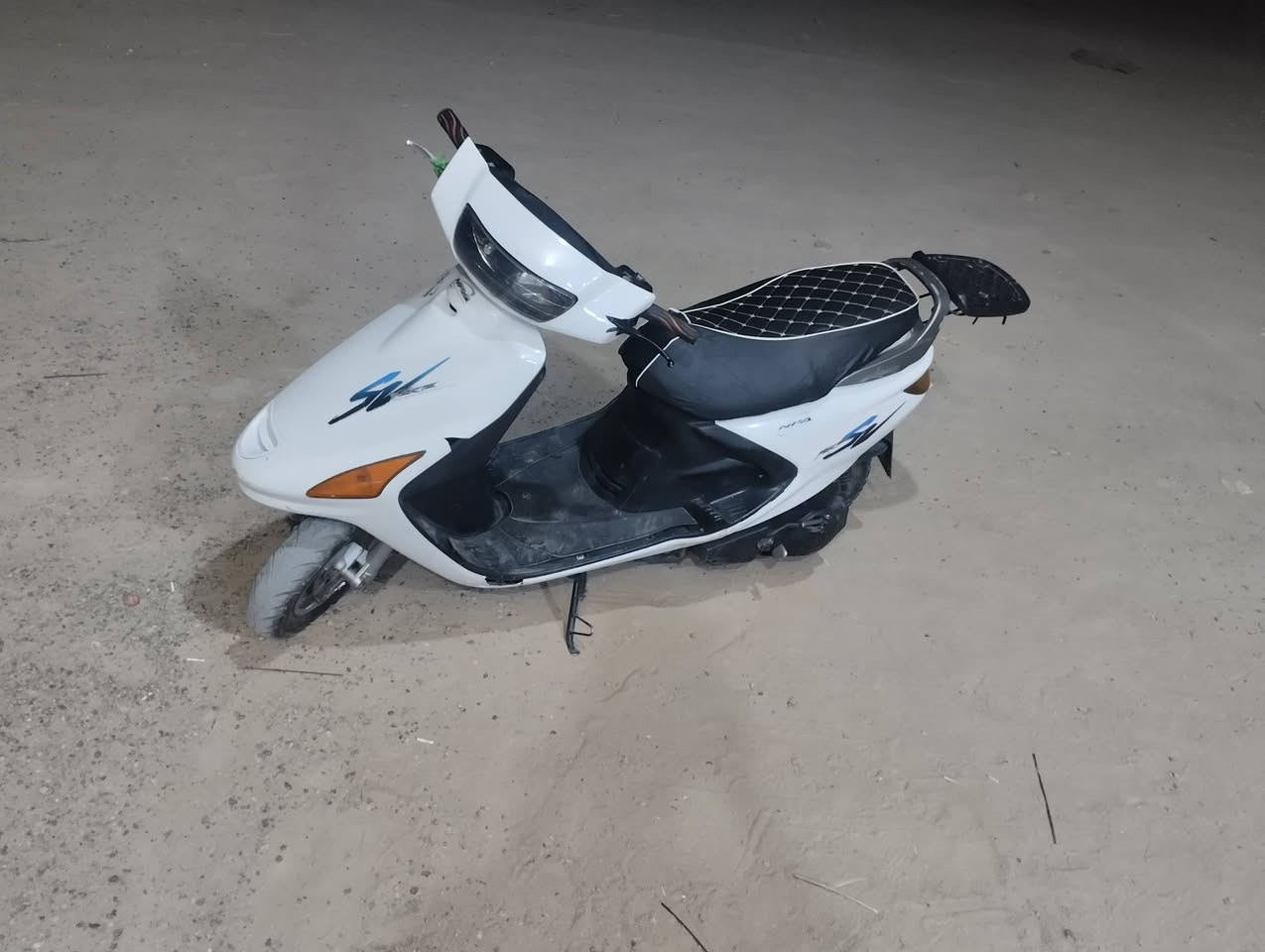 السلام عليكم دراجه للبيع فراشه مكاتبه نضيفه السعر 450 وبيها مجال رقم الموبايل ***********
