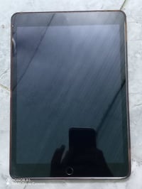 آيباد ٩ • ٦٤ جيجا • بطارية ٩٠%