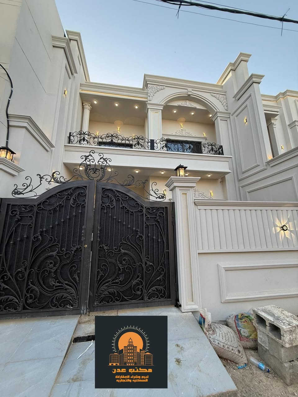 🏠دار صفر بناء حديث
   موقع مميز للبيع
~~~~~~~~~~~
البيت فول فول✔️
نظام دكت سقف مغربي✔️
دبل جام المنيوم✔️
~~~~~~~~~~~
طابو ملك صرف✏️📋
~~~~~~~~~~~
📐المساحه:150 
📐الواجهة :-7.5

~~~~~~~~~~~
📍الموقع : حي المعلمين مقابل جامع الفتح 

~~~~~~~~~~~
💸السعر :علق تم يوصل السعر
~~~~~~~~~~~
يحتوي الطابق الاول على:-
 غرفتين نوم + استقبال + هول + مطبخ حار بارد + الترك + كراج + حديقة 
~~~~~~~~~~~
يحتوي الطابق الثاني على:-
هول +صحيات + 
غرفتين نوم:
~~~~~~~~~~~
~~~~~~~~~~~
للاستفسار اكثر الاتصال على
***********📱
~~~~~~~~~~~
نستقبل جميع العروض 
🏠السكنيه  🏛️التجاريه
مكتب عدن بدايه سايدين عدن مقابل مجمع جوهره
