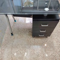 ميز مكتبي عرض ١متر نظافة ٩٠بالمية المكان البلديات ٠٧٧٠٨٨٠٢٥٩٠