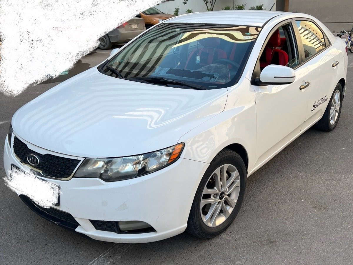 السلام عليكم
سيراتو موديل 11
بيه صبغ جاملغ وباب وبيه شخوط بسيطه
ماشيه 325 الف سيارة رقم اربيل 
كير مكينه تبريد جاهزه 

مكانه بغداد 

اي ستفسار على رقم ***********
