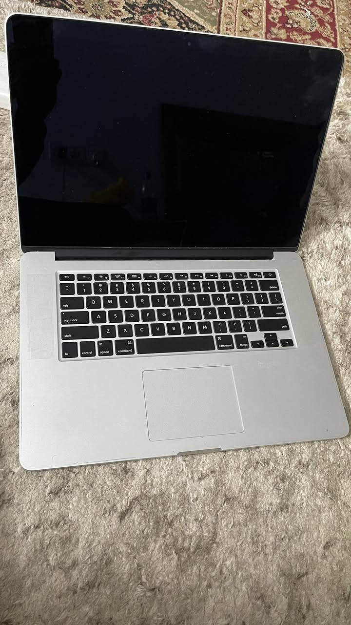 MacBook Pro Retina 15-inch للبيع
المواصفات:
Cor i7 2.4 عي النواة
RAM 8GB DDR3
Intel HD Graphics 4000 (1.5GB) كرت شاشة
التخزين 256GB
شاشة Retina 15.4" دقة عالية وألوان ممتازة أداء سريع ومناسب للدراسة، التصميم، والمونتاج الخفيف
البطارية: تعمل بشكل طبيعي
الحالة: استخدام نظيف - بدون أعطال
مميزات إضافية:
شاشة قوية ومريحة للعين
صوت واضح وقوي
هيكل ألمنيوم متين
جهاز يعتمد عليه لسنوات
الشاحنه مالتها وياها
الموقع: (بغداد المنصور)


**إذا كنت صاحب هذا الإعلان وتريد حذفه لأي سبب، رجاءا أرسل رسالة إلى الدعم الفني**