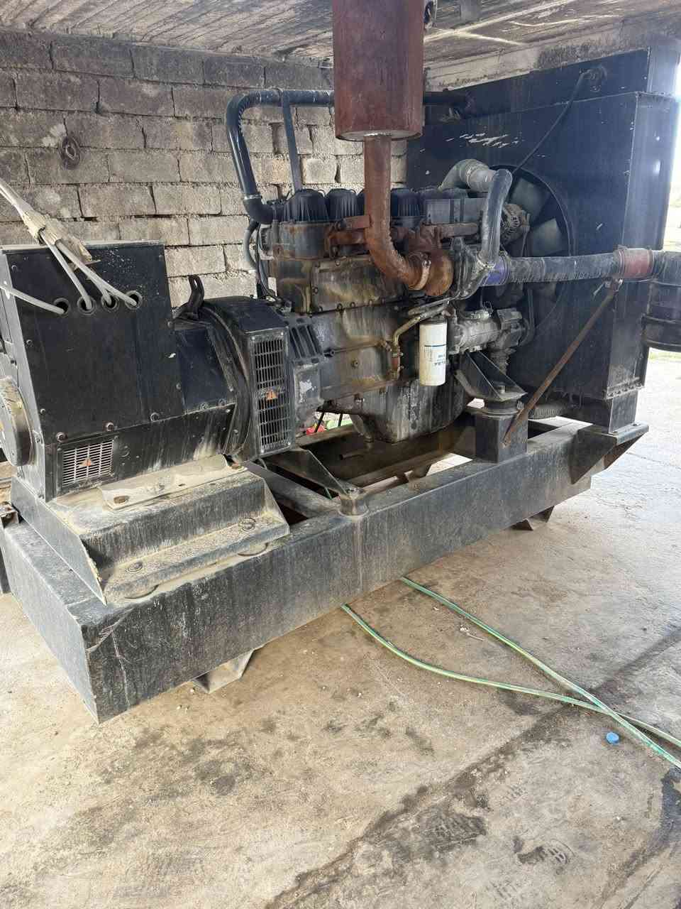 السلام عليكم مولدات للبيع سكانيا 150 كي في مشتغل اقل الشهر جديد لك. ومولد دويز ثلاثه بستم 30 كي في اخو الجديد ومربوطات كامل على الفحص والحمل. للبيع. التواصل ***********.
