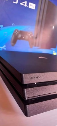 بلي 4 pro  مهكر هارد 1 تيرا  وبي العاب  نظيف جدا استخدام قليل شرط الفح...