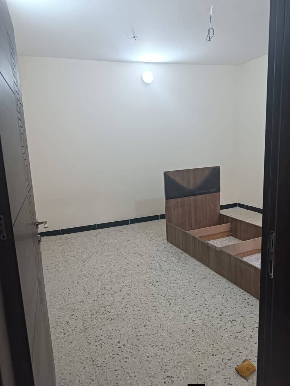 مشتمل للايجار نضيف جدا طابق اول مفصول بدرج خارجي مساحة ١٥٠ م في السيدية / الضباط يتكون من 
صالة ، هول داخلي ، غرفتين نوم ، مطبخ وحمام ) بدل الايجار المطلوب ٦٥٠ الف دينار 
للاستفسار الاتصال على الرقم ***********
