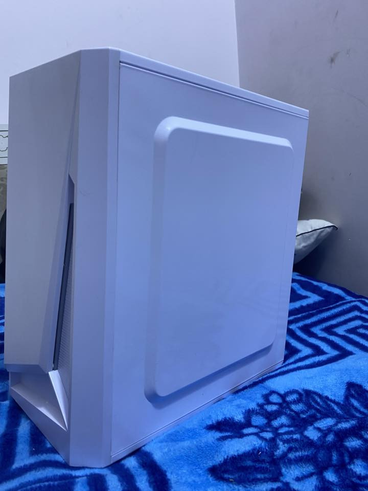 سلام عليكم تجميعة للبيع كامله
(المواصفات) INTEL-E5 V3
X99-DDR4
PS500W
RX580 8GB
SSD 1000GB
16GB 3200mhz 
ملاحضة الكارت الي بل بل صورة  3050  هذ مو للبيع اني مخلي بيها واحد ثاني 580 RTX 
السعر 550الف بيها مجال بسيط جداً
مكان بغداد حي العامل 
للتواصل *********** ومتواجد واتس اب
