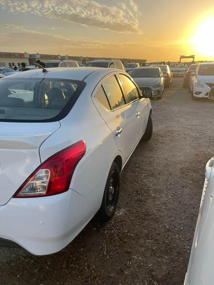 سلام عليكم 
نيسان سني مديل 2024 جديدة ماشاء الله بيها بارد يم البك لايت الأيسر وبيها طخه يم الدوسة اليمين ثنيناتهن خفيفيات الباقي كفاله ماشيه 42 الف فقط السعر ب124 مكاني بصرة ابي الخصيب رقمي (***********)
