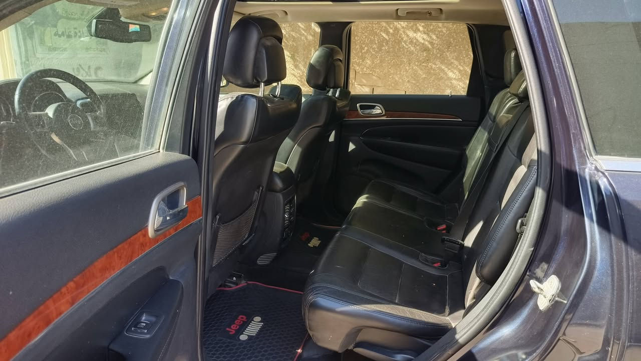 السلام عليكم جيب موديل ١١ 
رقم دولي بسمي سنويه جديدة
فول مواصفات لميتد 
فور ويل ماوس تحكم 
كير مكينه خير من الله جدد
حادث امريكا جاملغ وبنيد فقط و بالعراق بيهة قطع صبغ ابيع عام 
بدون ضربه قويه 
مكاني بغداد سعرهة ١٢٥ واليشوفهة غاليه عليه يخلي كلمه طيبه 
رقمي***********
