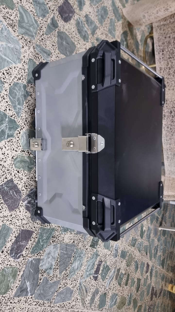 السلام عليكم  اخوان  جنطه خلفيه مال دراجه  حجم كبير الحجم 60سم طول
العرض 50سم
الارتفاع 40سم
السعه 80لتر  
السعر وباقي التفاصيل الاتصال على رقم ***********
