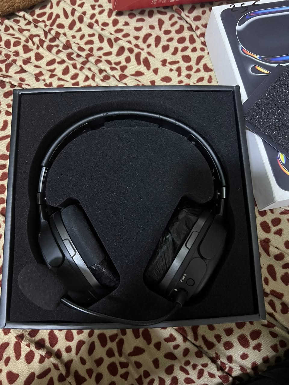 ايباد 11 m4 نضافه ١٠٠ بطاريه ٩٢ ملحقات كامله 
وسماعه هايبر اكس cloud orbit s اصليه 
ملحقات كامله 
للبيع مكاني بغداد البياع ***********
