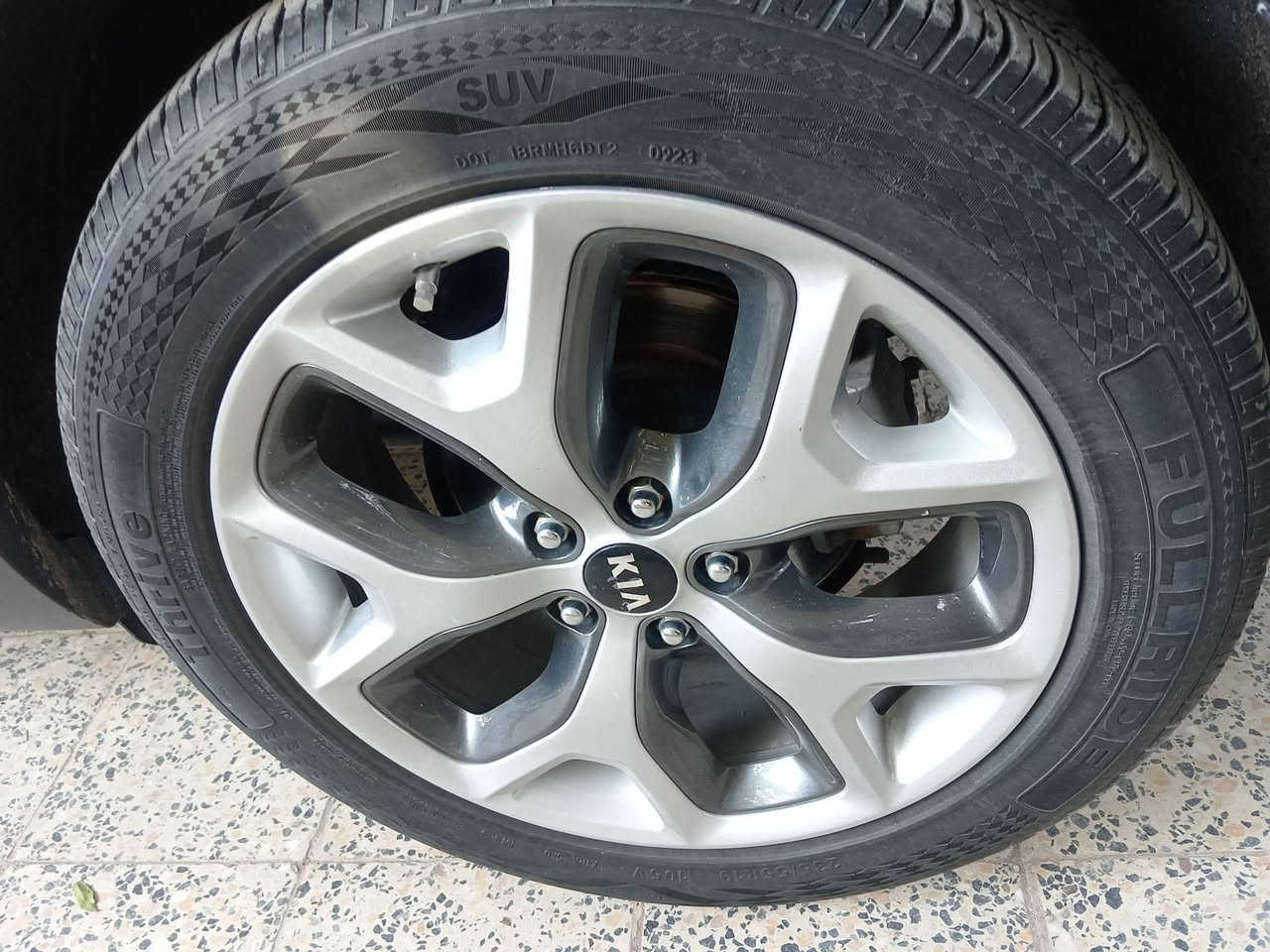 للبيع سيارة سورنتو موديل 2017خليجي مكفوله كفاله عامه فقط الجاملغ  الخلفي شخط ومرشوش المحرك 6 سلندر , وارد خليجي والسيارة فول 1/1 المكان بابل للاتصال عبر الرقم التالي ***********
