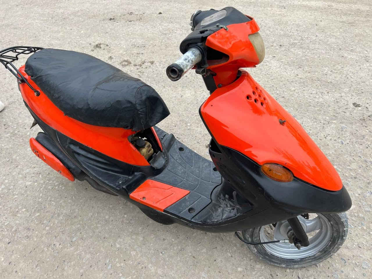 السلام عليكم دراجه تسع زروف دراجه كامله من كلشي شغاله عداد سرعه كيج بانزين بس ماعده السلف باتريهاا ضعيف مايدير الدراجه مانقصها شي شغل اومشي السعر 225وبيها مجال حك الجيه مكاني قضاء المدينه رقم الهاتف ***********
