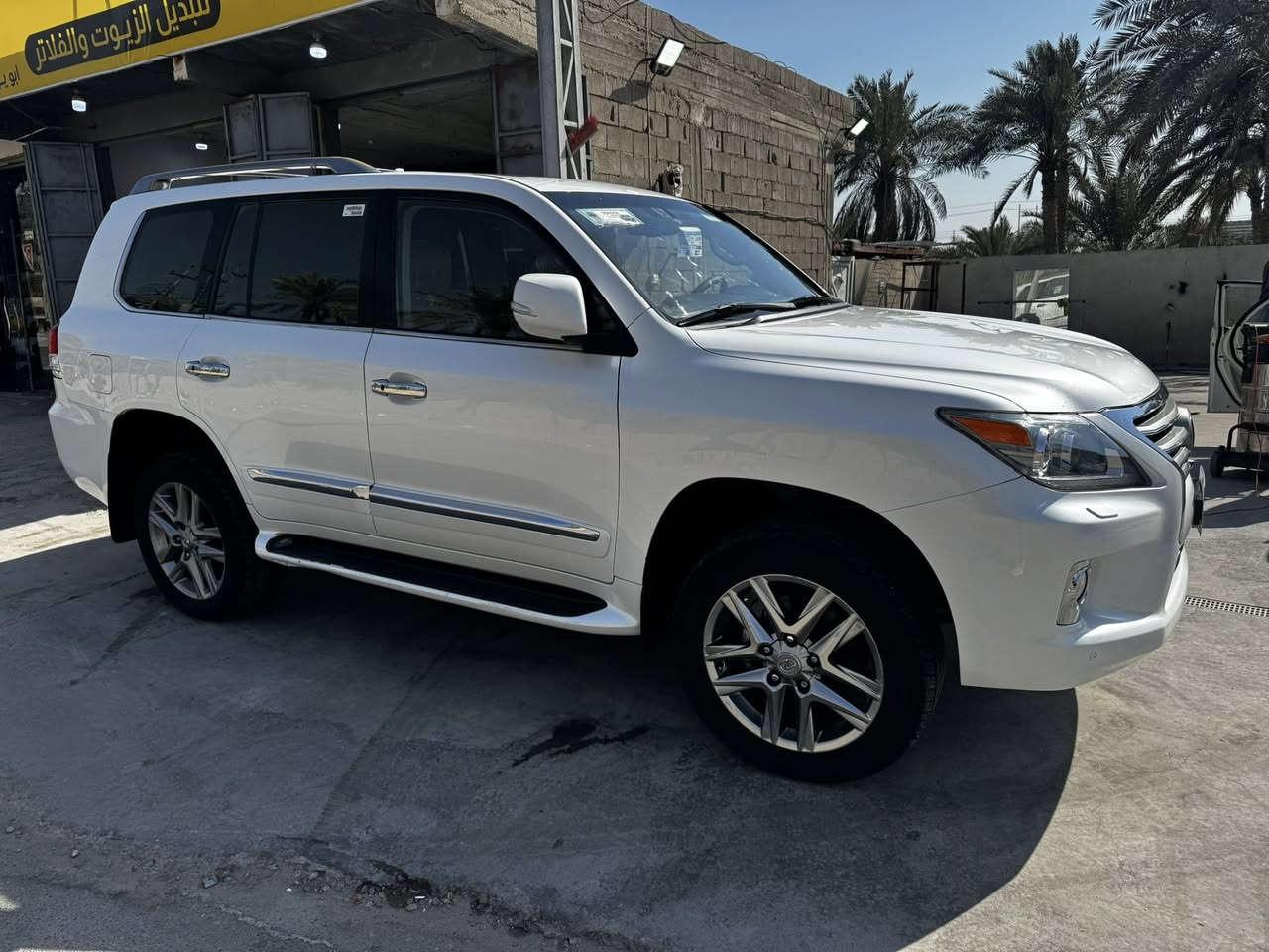 سلام عليكم 
لكزس موديل 2013 رقم مميز بغداد ب اسمي تحويل ثاني يوم ماشيه 108 الف مكفوله كفاله عامه لا بارد ولا تبديل ولا صبغ عنوان السياره البصره *********** السعر 410
