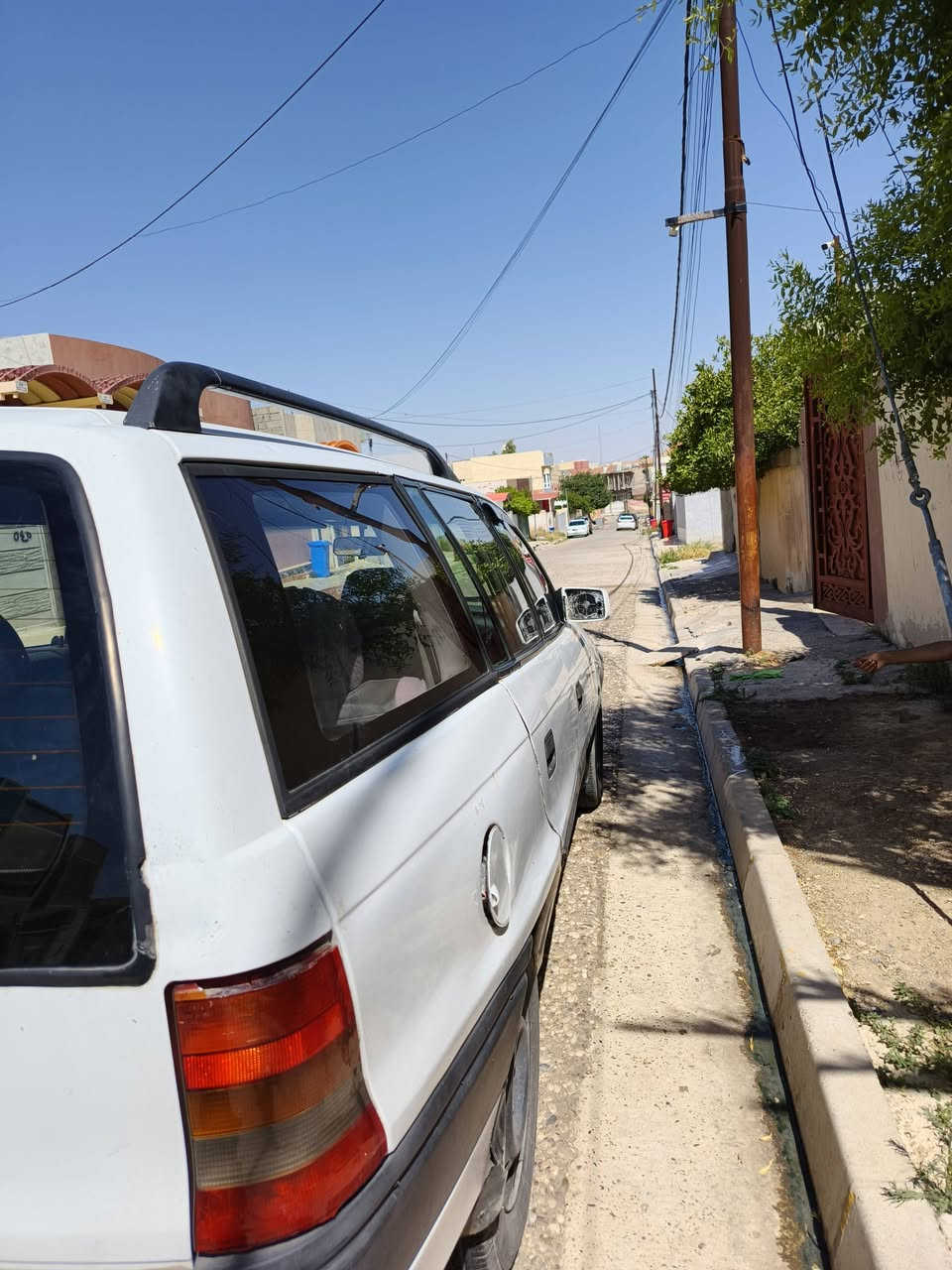 سلام عليكم اخوان عندي سياره استرا استيشن لون ابيض موديل 93سياره الصدر الامامي والخلفي جديد بل احࢪه يعني طخم جديد باتري جديد تايرات جدد سياره موضح بل صوره النظافه  العنوان نينوى للتواصل على هاذا رقم***********  الغرامات صفر  السعر48وبي مجال شي بسيط شراي يتصل عل رقم
