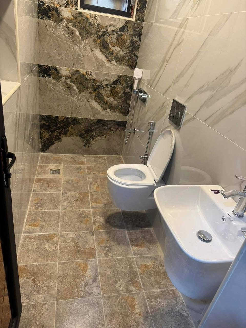 دار 150 متر للبيع

جبهه 6 نزال 25  

يحتوي 4 نوم 3 صحيات كراج سياره وحديقه خارجيه وشلال داخلي 

الموقع/ حي الجهاد الضباط الفرع الاول مجاور شقق  حي صدام

للاستفسار 

***********

***********
