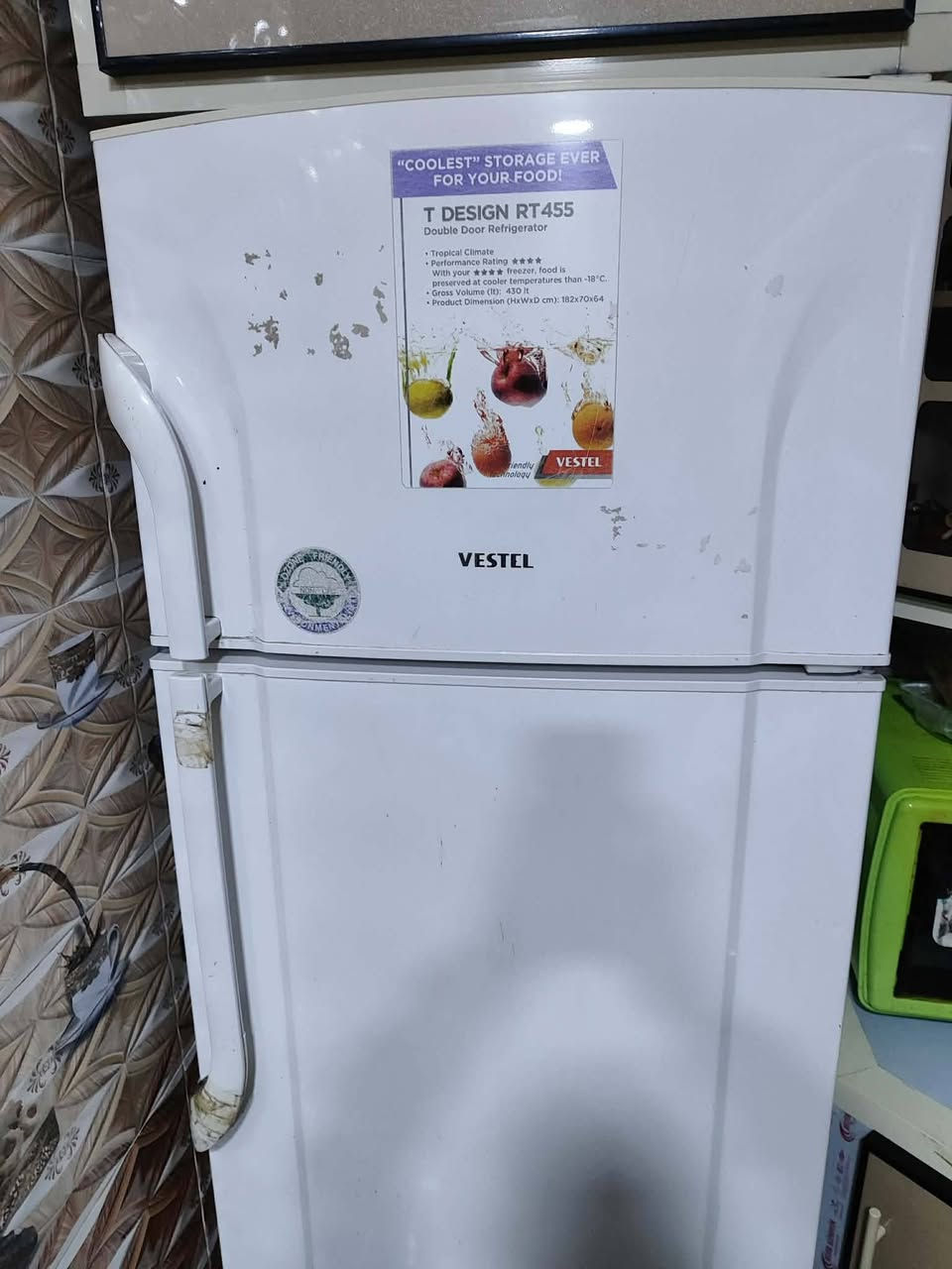 سلام عليكم ثلاجة للبيع نوعية فيستل 20 قدم شغال عيب ما بي سعر 150 الف ***********
