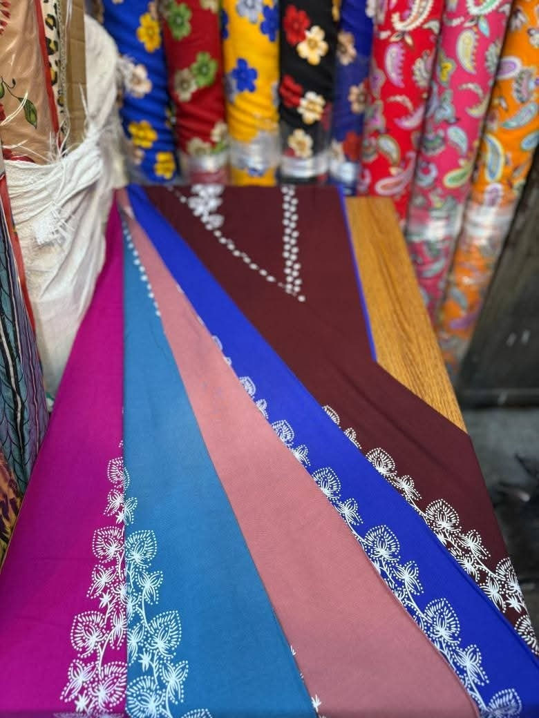 كشمير لكر خامه ثقيله 
عشر قوالب 
البيع جمله فقط
العنوان شورجه سوق الصفافير سوق المراديه
علي طعيمه 
للتواصل 
*********** حسين
*********** حسن
