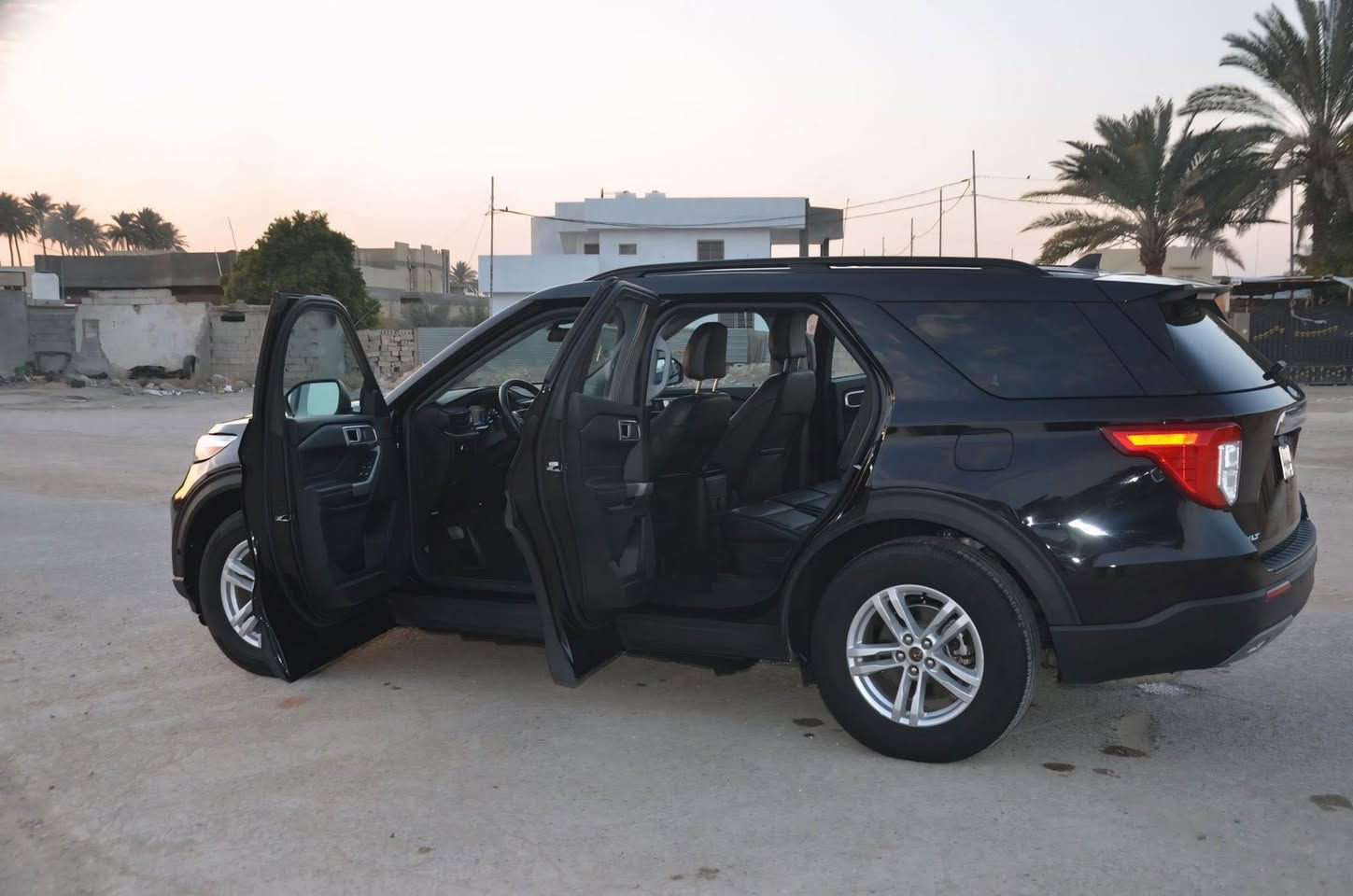 السلام عليكم 
فورد إكسبلورر XLT موديل 2023
فوول مواصفات عدا الفتحه
4 سلندر محرک: 2.3T
(السياره ٧ راكب)
السياره كامله من كلشي وناعمه وصافيه جدا بالسياقه ترايها زيرو 
صور الحادث ورقم الشاصي كلها بالمنشور
السياره بدون تبديل ليبل واحد فقط صبغ جاملغ وحافة البنيد وكفاله كير ومحرك وحادث وصبغ سابق  
***********
***********
السياره رقم فحص مؤقت 
السعر ١٩٨ ورقه 
مكان السياره : المسيب
