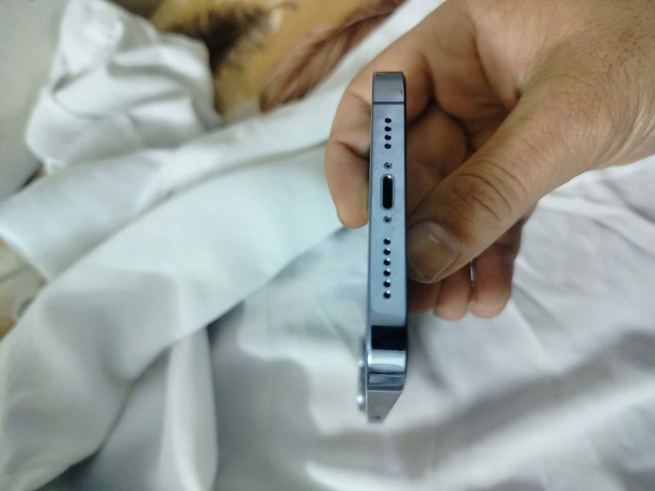 ايفون 13 برو ماكس اوربي 
نموذج ML
بطارية 80%
ذاكرة 256
تك سيم 
جهاز نظافة 100% 
بي خلل بلشاشة مثل مايبين مايأثر ع الاستخدام
مكاني موصل ايسر ادفع سعر.


**إذا كنت صاحب هذا الإعلان وتريد حذفه لأي سبب، رجاءا أرسل رسالة إلى الدعم الفني**