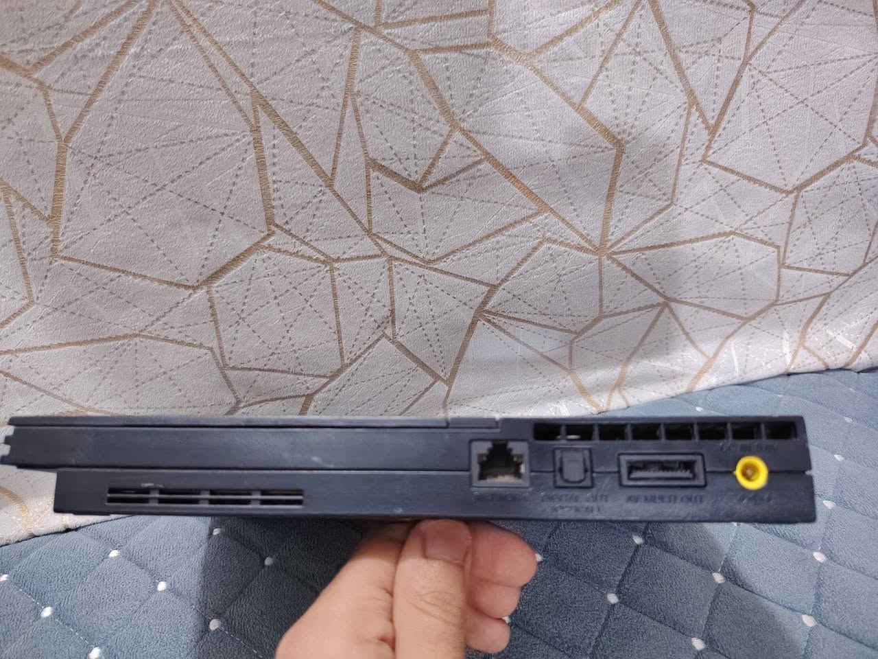 متوفر بلي 2 مع جميع أغراضة.
بيه فلاش 32G فيه أكثر من 60 لعبة.
السعر : 60 الف و بيه مجال
المكان : كربلاء الانتفاضة الثانية حي الإمام موسى الكاظم.
الرقم للتواصل:  *********** 
الفحص عند الشراء.

