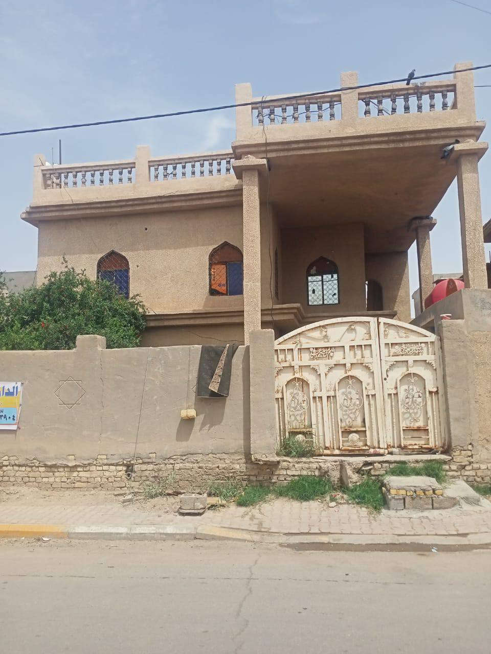 ياالله يوجد بيت طابواللبيع المساحه مئتين وخمسين متر البناء قاطين المكان نعمانيه الجمعية شارع احمد تبي قريب على مدرسة التفاؤل السعر يرجى الاتصال على الرقم ***********
