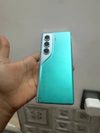 كامون ٤٠ برو 5G • ٢٥٦/١٢ • خط اسود
