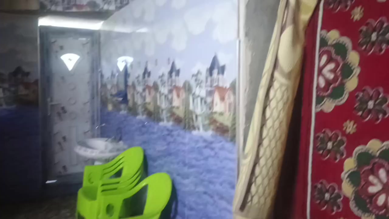 بيت للبيع في حي الفرات مجور حي دجله المساحه ١٥٠ ستقبال ٤/٧مطبخ ٤/٤ونص صله جبير منور ٢حمام +توليت غرف نوم ٢ البيت كله طابوك رفت شارع ١٠متر بناء جديد قبل سنتين موبايل ***********
