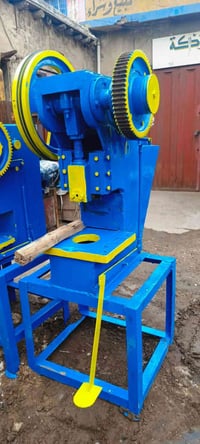 بريس سنتريك حجم 30طن شغال وكامل استفسار رقمي 07708840113