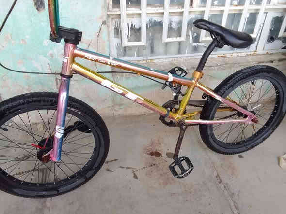 سلام عليكم بايسكل للبيع Bmx البايسكل يحتاجله ترتيب تايراته جدد زنجيل مايفلت سرج اصلي سعر البايسكل /80/وبي مجال مكاني... الديوانيه الاسكان... الاتصال على الرقم او مراسلة الصفحه رقم الهاتف بي واتساب... ***********....او مراوس حسب القناعه
