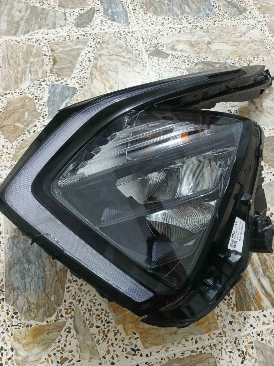 للبيع لايت جهت اليمين سبورتج 25 خليجي اصلي مالتها جديد كلش شهر ونكسر وبدلنا  السعر المطلوب 250 لحد يكلي غالي تره لجديد ب 8 اوراق شتريته يتصلح هاذه مابي شي رقمي *********** عنوان / بغداد ناحيه لرشيد
