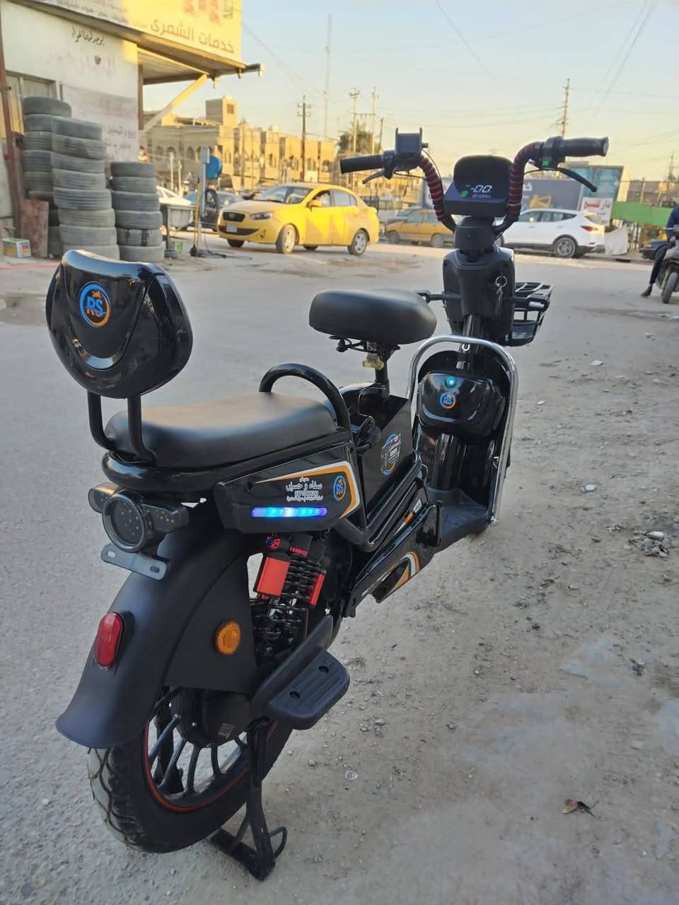 السلام عليكم
درجة شحن حجم 20 لون اسود 
مديل 25
بلتوث تكنك 
5بطاريلت 
بصمه وسويج 
شاحنه اصليه 
دراجه بلكارتون جديده مستخدمه قليل 
دراجه جديده وكامله كل نقص مابيه 
بغداد الامين قرب افران السعاده 
السعر 325بيه مجال
***********
