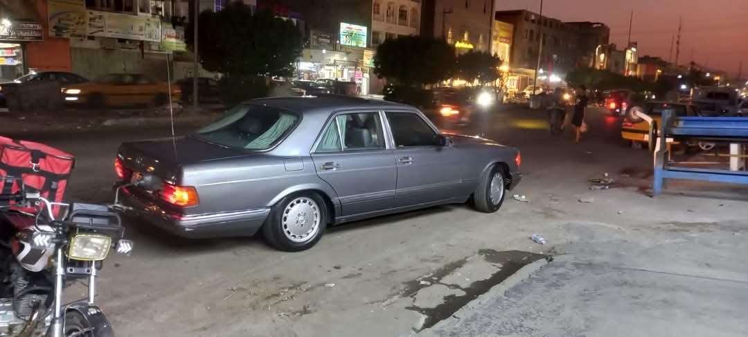 سلام عليكم مارسدس موديل 1991  /SE 300
فول موصفات اربع جام كهرباء / سلايت فتحه طكتين 

كشنات جلد / تحكم كهرباء ￼

بلاديه سياره / مصبوغه جماليه فقط 

كير ومكينه بلاديه 

تخم تاير 

عالي ناصي كهربائيات كله بشرط 

اريل شغال ويه سويج 

دبل فيتبم 

شلعه ومعدل خير من الله 

مكان سياره بغداد 

سعر 97 وبي مجال 

رقم هاتف ***********
