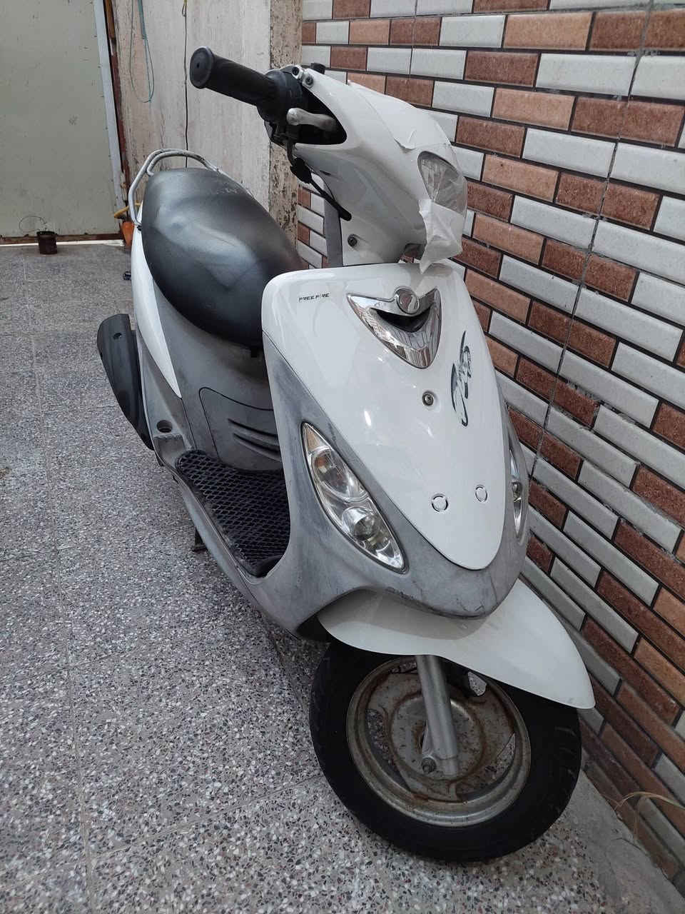 سلام عليكم ماكس منغولي البيع ما مفتوحة كهربايات كلة شغال نكرة سلف مكان نجف سعر ٧٠٠ بيه مجال حك جية هاذة رقمي ***********
