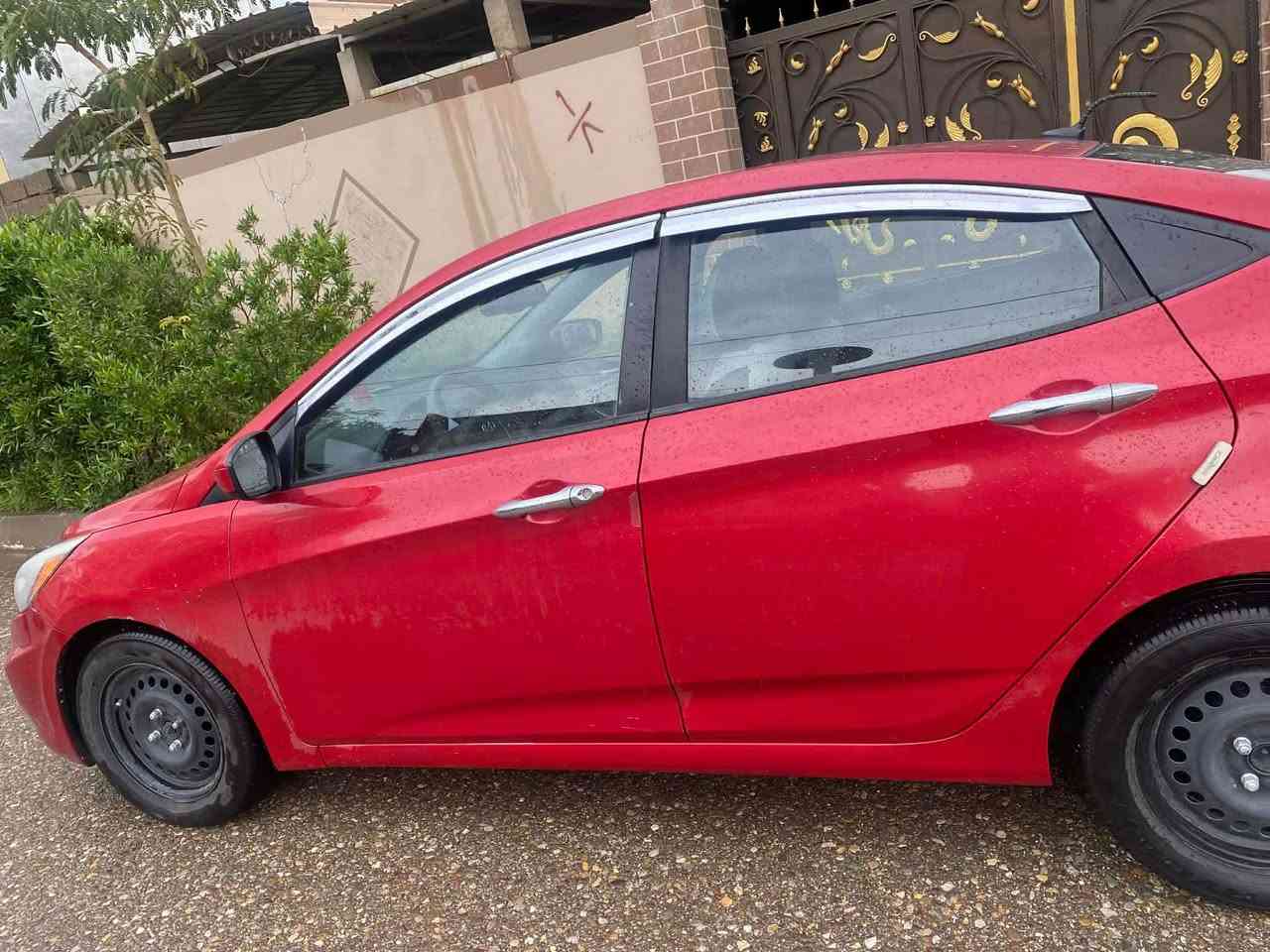 هونداي اكسنت امريكي موديل٢٠١٧. بي تعديل بارد بدون دواخل و بدون ايرباك
باب سائق تبديل نفس الون بلادي بس بي صبغ لتطابق اللون
ربع بونيد تعديل بارد والصندوك تعديل بارد وبي جم رصعة
كير محرك تبريد كهربائيات ابشرط
رقم الماني جديد طخم تاير جديد 
مابي برغي نقص 
السعر ١٠٢ $
مكان السيارة كركوك
للاتصال *********** كركوك, العراق
