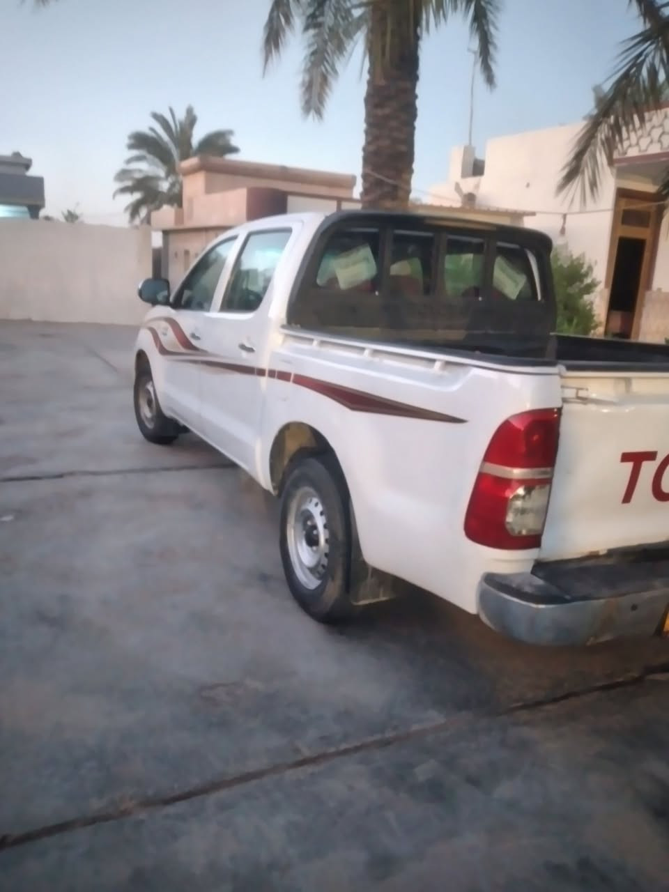 السلام عليكم 
سياره تويوتا هايلوكس موديل 2007
شاصي ١٩
رقم بغداد جديد  بسمي السياره تحويل ثاني يوم
العنوان  ديالى المقدايه الصدور 

الاتصال  ***********
