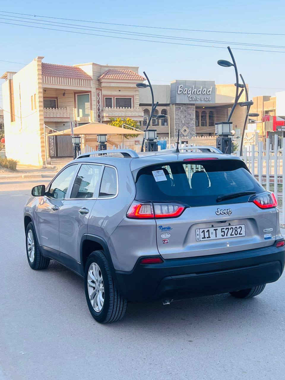 السلام عليكم ورحمة الله وبركاته.                             جيب بزون 2019 بغداد حره بسمي سنويه جديده وهزه جديد 
وارد امريكي حادث بنيد وجاملغ صبغ فقط صوره الحادث بل منشور باقي كفاله عام سياره جديده استخدام شخصي ماشيه 40 الف  سبيره مانزل بوضع شركه بعده  مكينه  4سلندر  مامفتوح موصفات حلوه نص فول السعر 129 وبيه مجال الشراي يتصل وبيه خير ويدلل 
مكاني ناصريه مركز                                                   اللاًستفسار اتصل. ***********
