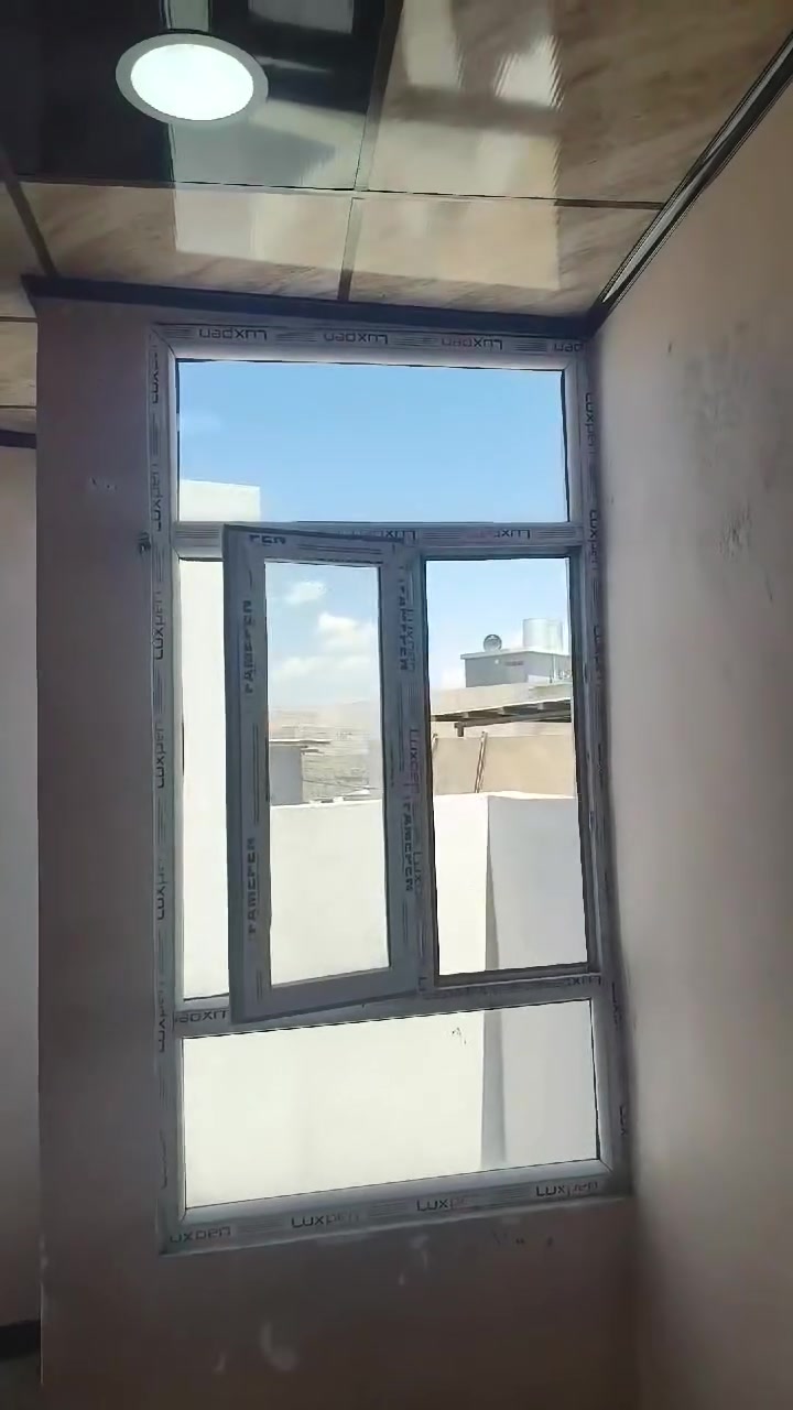 بيت للايجار 
جانب الأيمن بل فاروق قرب جامع السلطان 
البيت موضح ب صور والفيديو 
لتواصل على ***********
