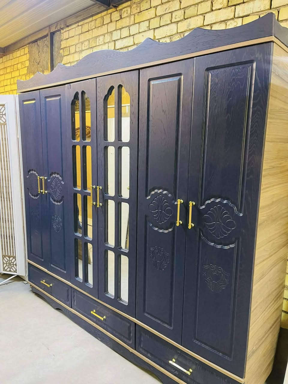 غرفه للبيع كلششش نضيفه مابيها اي أضرار ب٦٠٠ عنوان بغداد الحريه ***********
