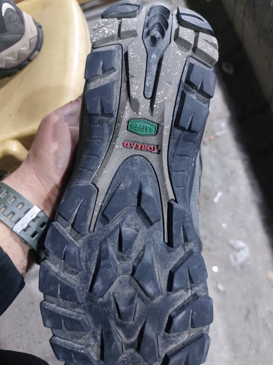 السلام عليكم ملر نظيف جدا قياس 43 السعر 50 العنوان الشعلة مقابل مكوى الفردوس قطاع 10نفتح من الساعة 4العصر الى1 ليلا توصيل ماعندي  ***********
