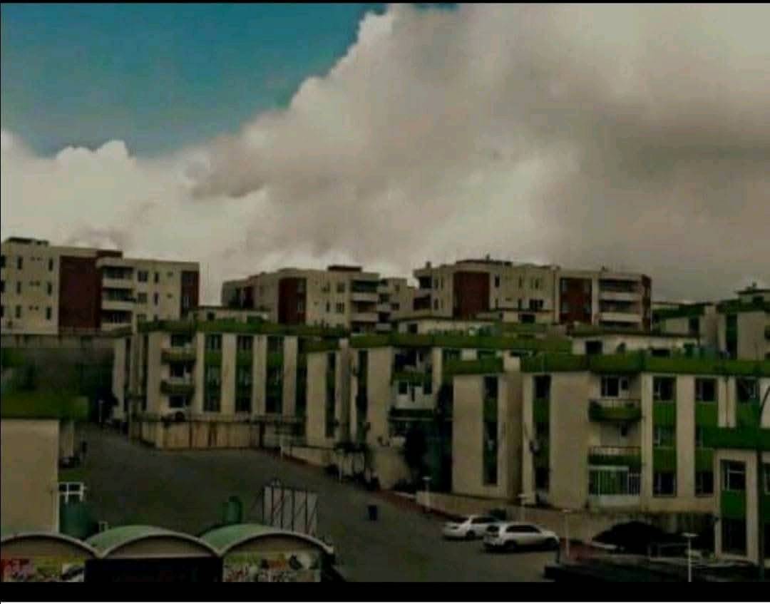 لبيع شقة ملك باسمي موثثة ضمن مجمع سكني قريب من فاملي سليمانية وشارع ٦٠ مجمع سكني كول شار غرفتين نوم وصالة ومطبخ واستقبال وحمامين غربي وشرقي وبالكون مجهزة ب سبالت عدد٢ وسقوف ثانوية وباب قاصة رئيسي كهرباء وطني فول سعر ٣٥٥ ورقة بي مجال مع معاملة للتفاهم هاتف *********** تحويل مباشر