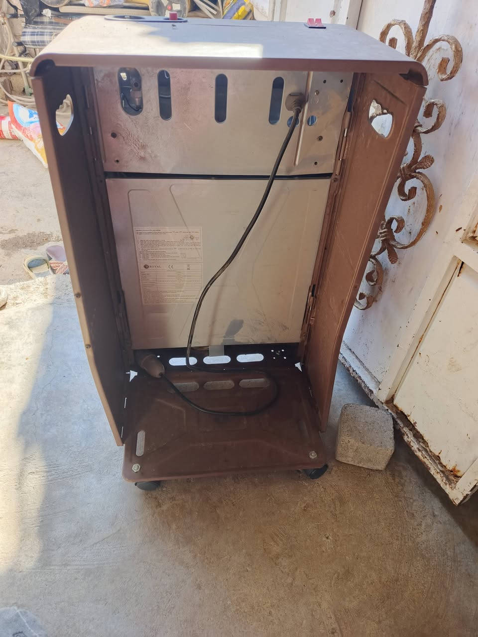 السلام عليكم اغراض للبيع صوبات اثنين غازيات وحده كهربائيه غازيه وكهربائيه وسلينك صوبات على 25 الوحده***********
