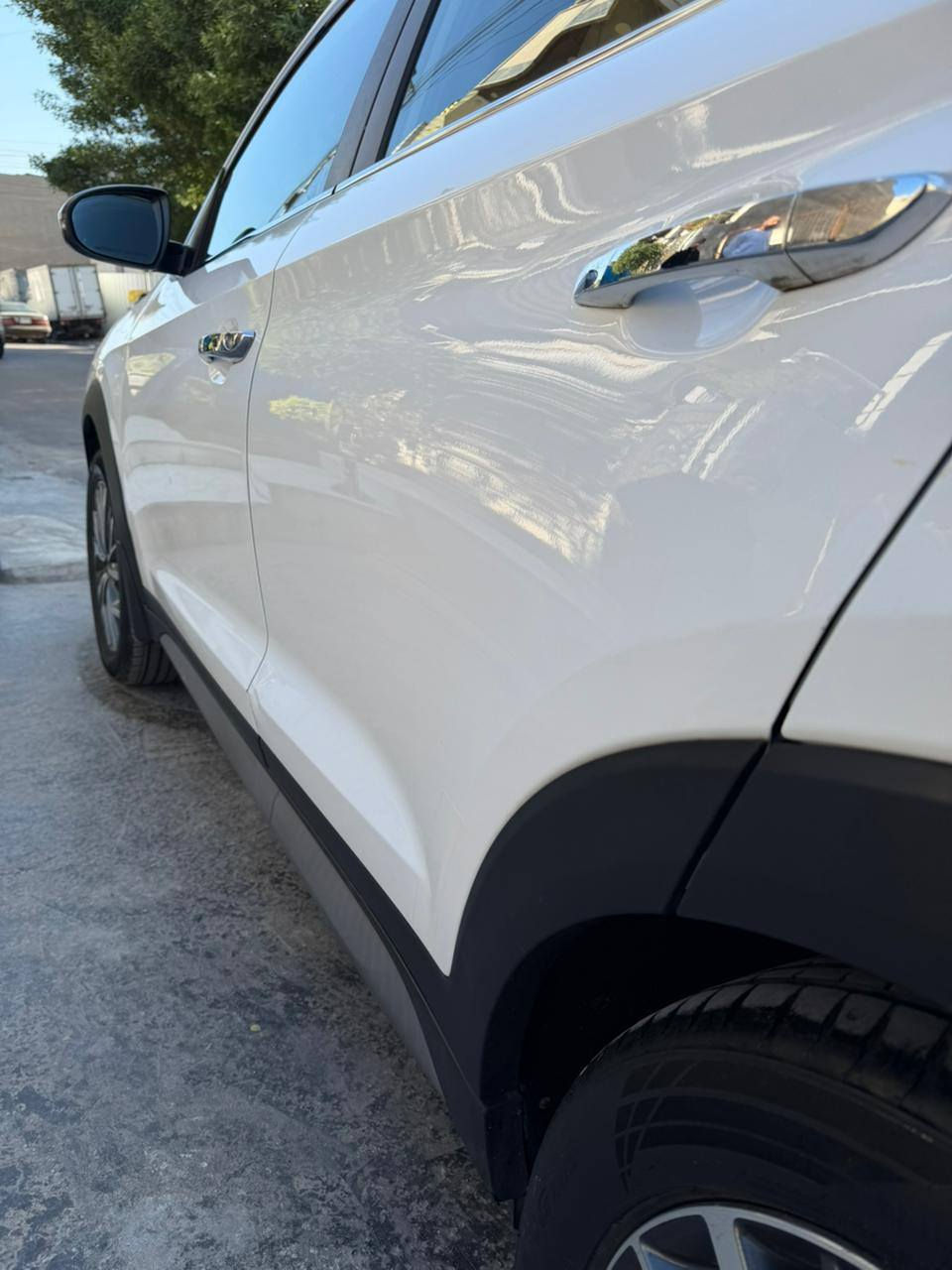 السلام عليكم توسان للبيع موديل 2020 السيارة جاهزه من كل النواحي رقم انكليزي السيارة  بسمي السيارة ماشيه 56 الف بيها صبغ قطعتين ***********
