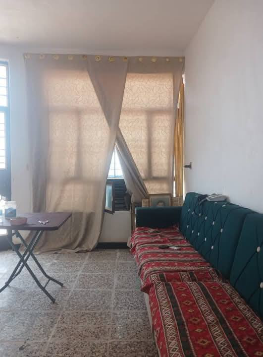 السلام عليكم بيت للايجار في منطقة الدوانم بشارع مجمع زياد السكني يحتوي على صاله ومطبخ وحمام وحولي وغرفه نوم وحده بسعر ٣٥٠ اني صاحب البيت للاستفسار عل الرقم بي واتساب ***********
